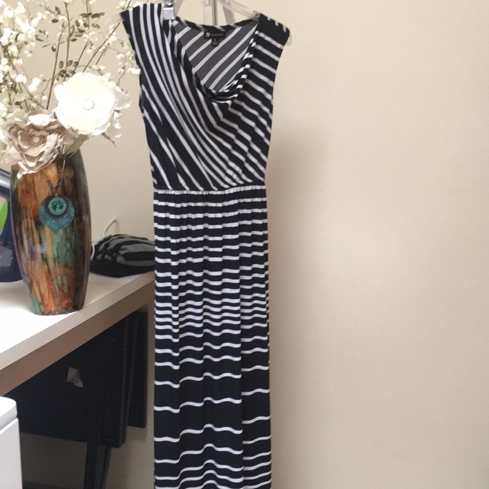 Valerie Bertinelli size 6  maxi dress